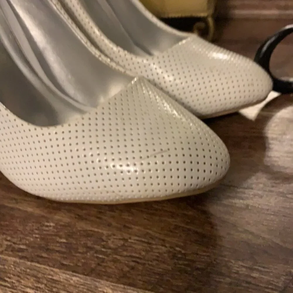 Heels - Picture 6 of 8